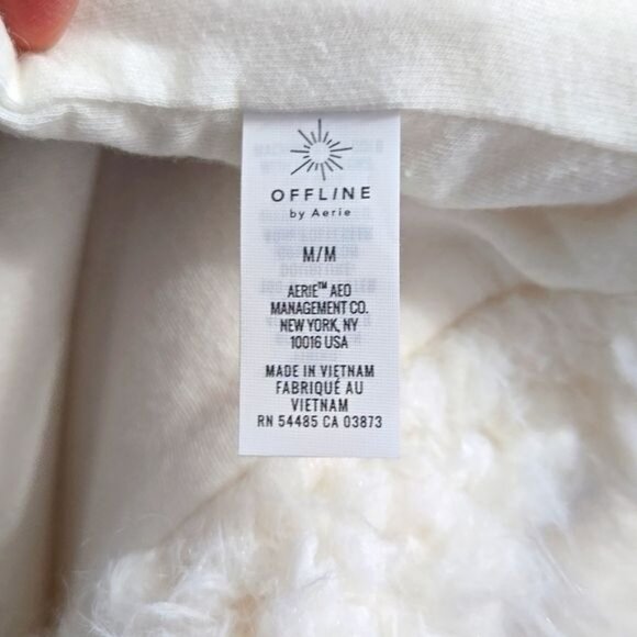 Offline by Aerie NWT Women's White Faux Shearling Vest Sz M - Picture 4 of 4